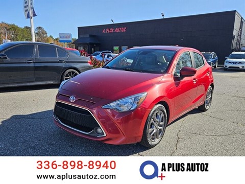 2020 Toyota Yaris Hatchback LE