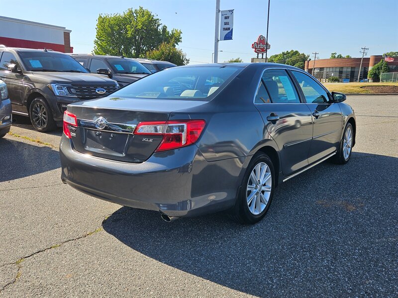 2012 Toyota Camry XLE - Photo 6