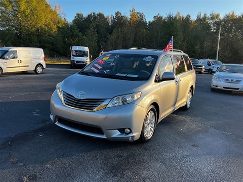 2013 Toyota Sienna XLE FWD 8-Passenger V6