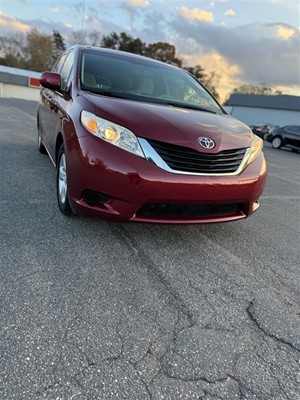 2011 Toyota Sienna LE for sale by dealer