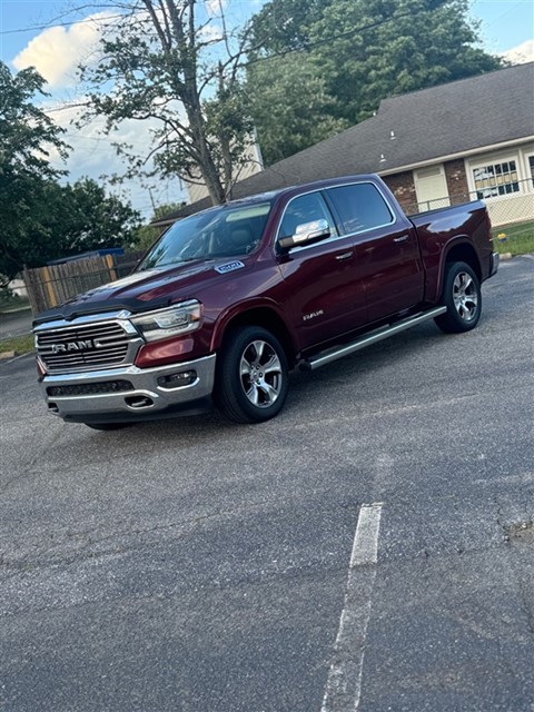 2019 RAM 1500 Laramie Crew Cab SWB 4WD