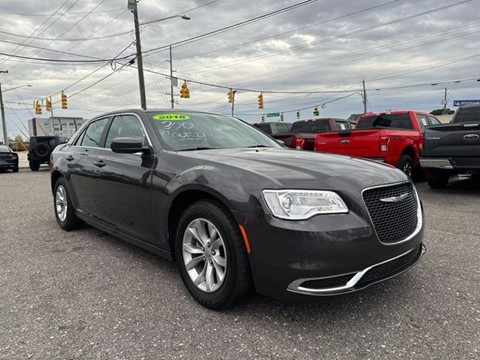 2018 Chrysler 300 300 Touring Sedan 4D