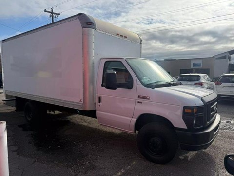 2016 Ford E350 Super Duty Cutaway Cutaway Van 2D