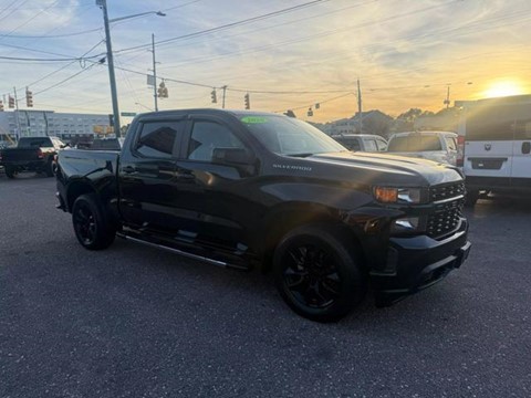 2020 Chevrolet Silverado 1500 Crew Cab Custom Pickup 4D 5 3/4 ft