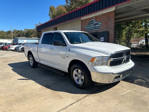 2020 RAM 1500 Classic 5.7L Hemi, Crew Cab, Brand NEW Tires!