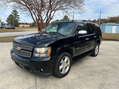 2011 Chevrolet Tahoe Carfax 1 Owner, Third Row Seating, 20s! 