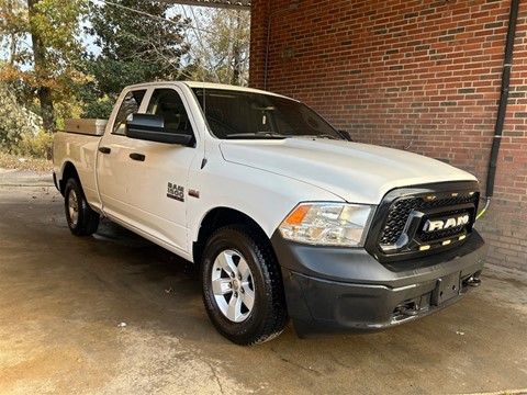 2015 RAM 1500 Hemi, 4wd, New Michelin Tires, Sewing Machine