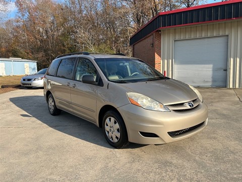 2009 Toyota Sienna LE FWD 7 Passenger