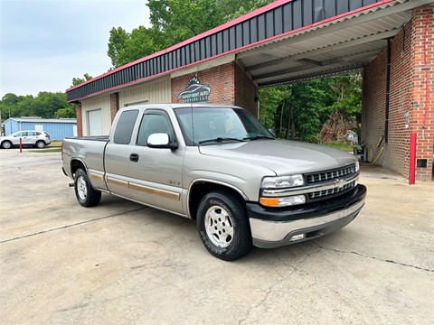 2001 Chevrolet Silverado 1500 LS Ext. Cab Short Bed 2WD