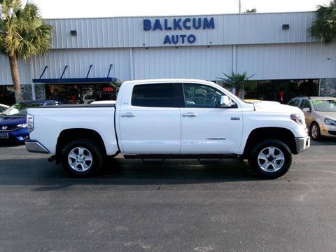 2017 Toyota Tundra SR5 4x4 4dr CrewMax Cab Pickup SB (5.7L V8 FFV)