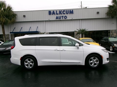 2017 Chrysler Pacifica Touring-L Plus