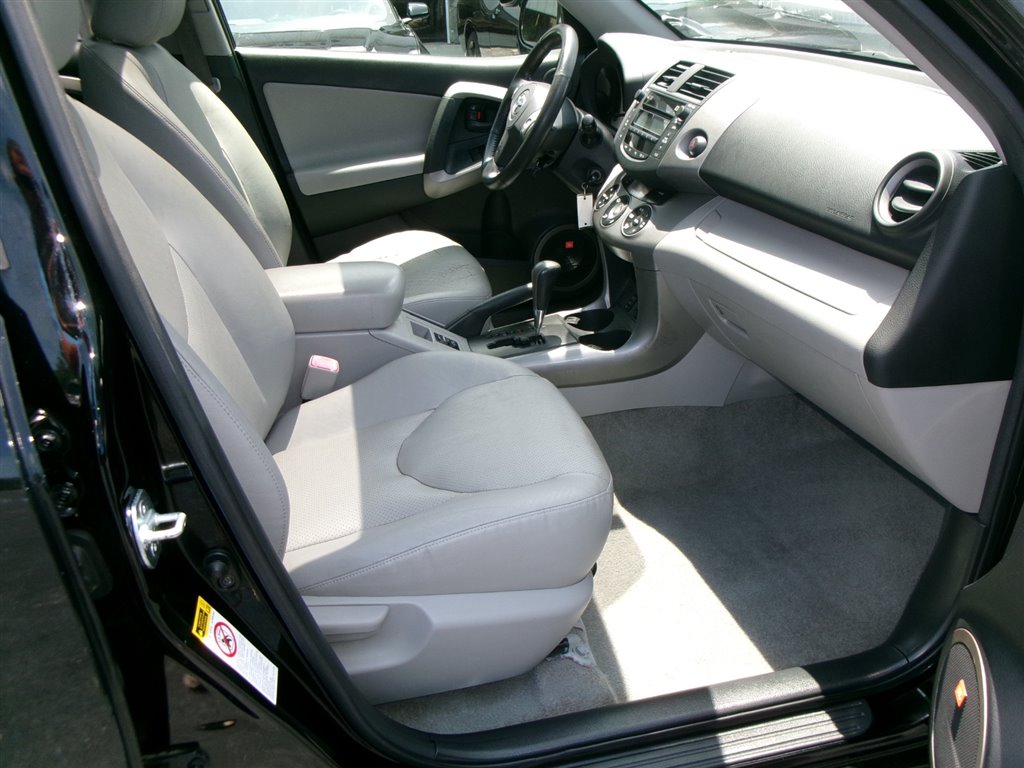 2008 Toyota RAV4 Limited photo 12