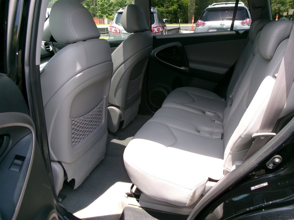 2008 Toyota RAV4 Limited photo 13