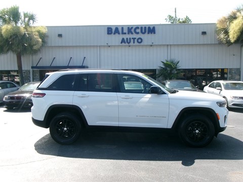 2022 Jeep Grand Cherokee Laredo 4WD