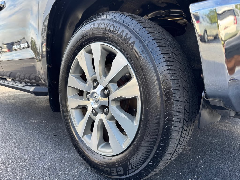 2017 Toyota Tundra Limited CrewMax photo 9