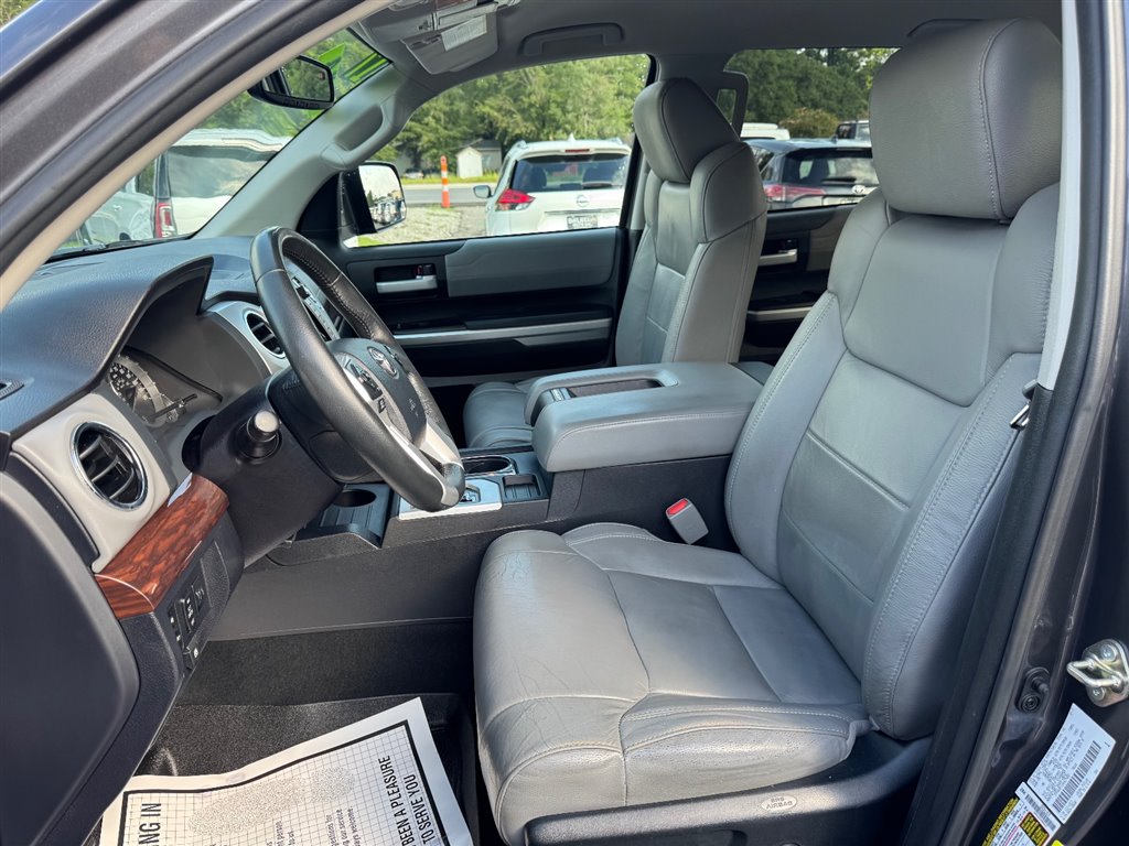 2017 Toyota Tundra Limited CrewMax photo 18