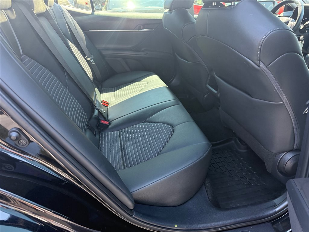 2022 Toyota Camry SE photo 9