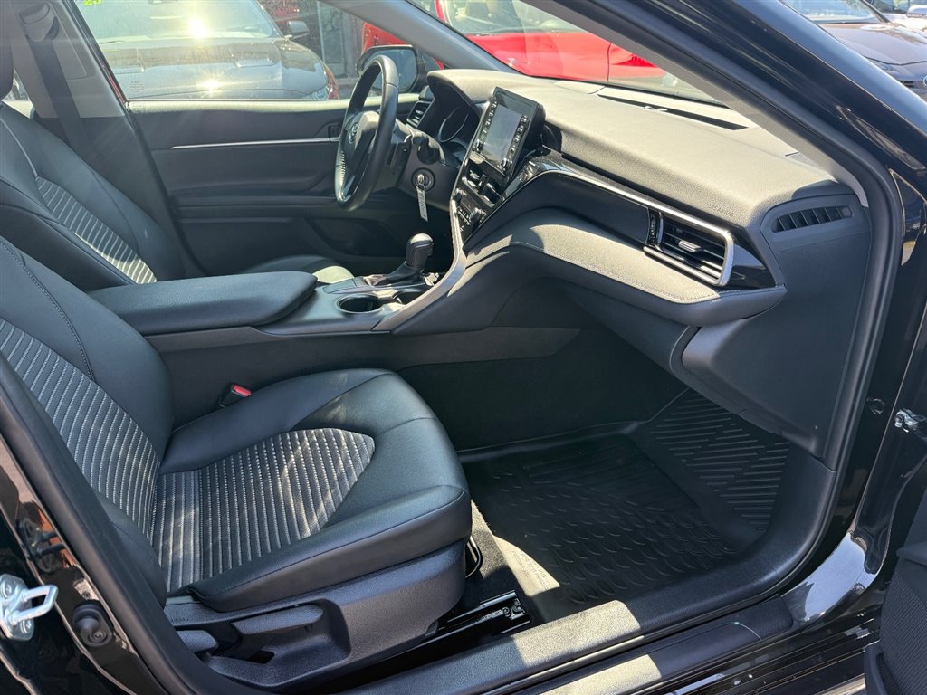 2022 Toyota Camry SE photo 10