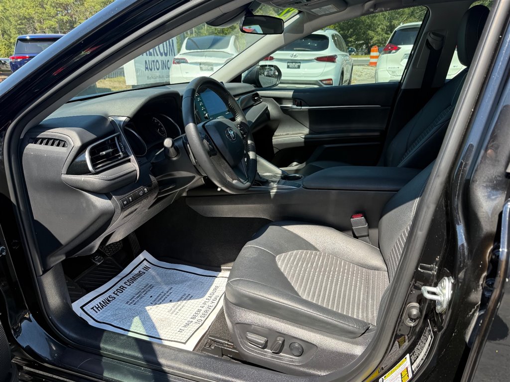 2022 Toyota Camry SE photo 12