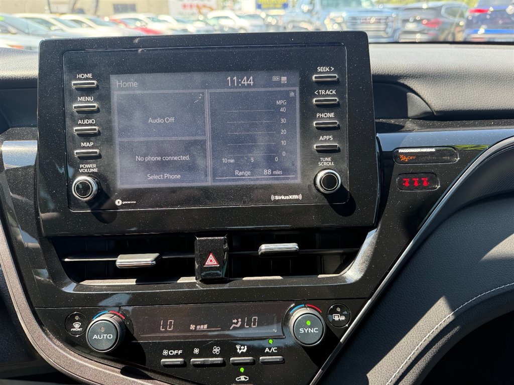 2022 Toyota Camry SE photo 17