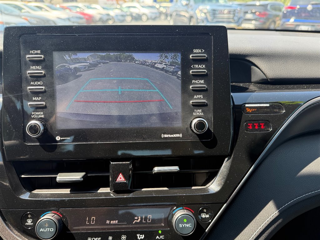 2022 Toyota Camry SE photo 18