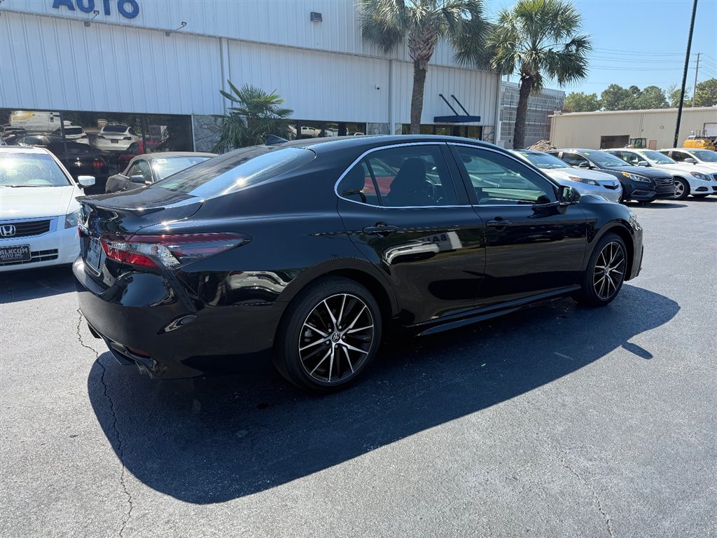 2022 Toyota Camry SE photo 2