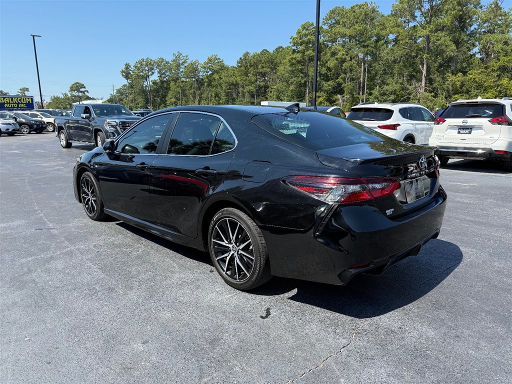 2022 Toyota Camry SE photo 4