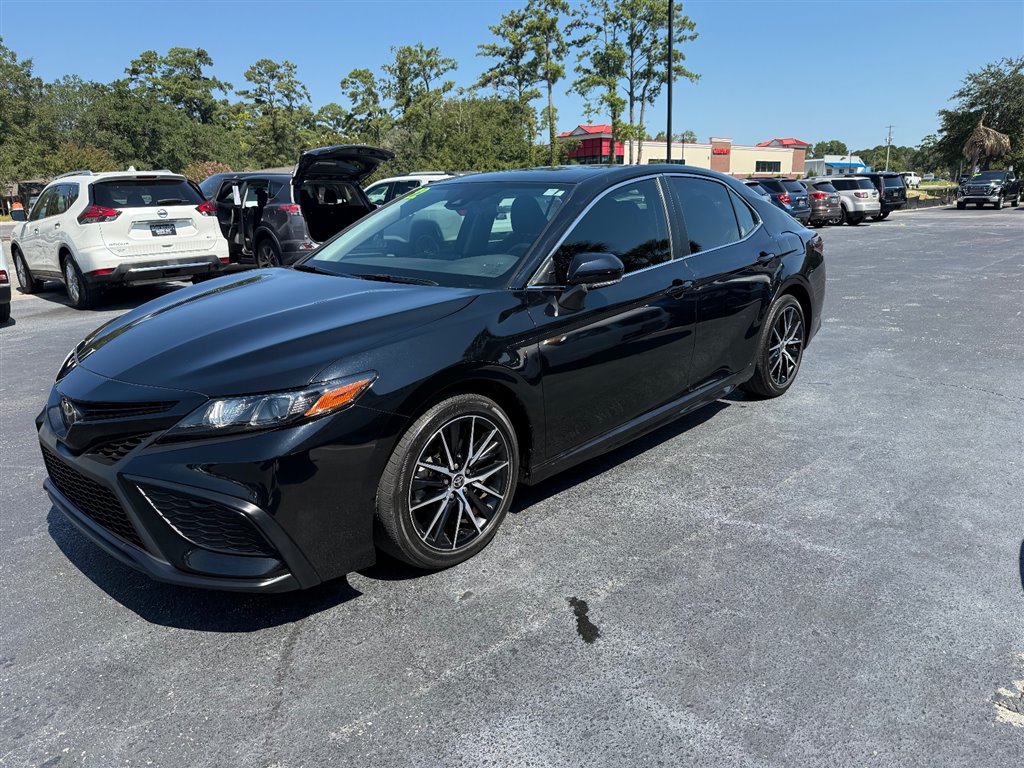2022 Toyota Camry SE photo 5