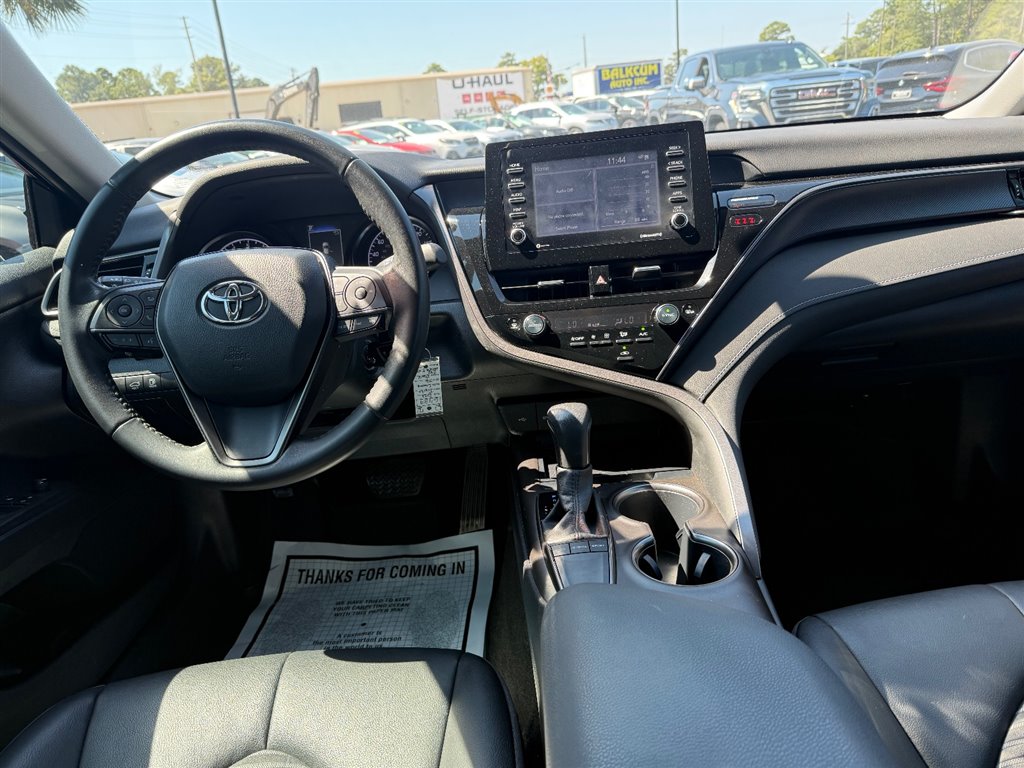 2022 Toyota Camry SE photo 8