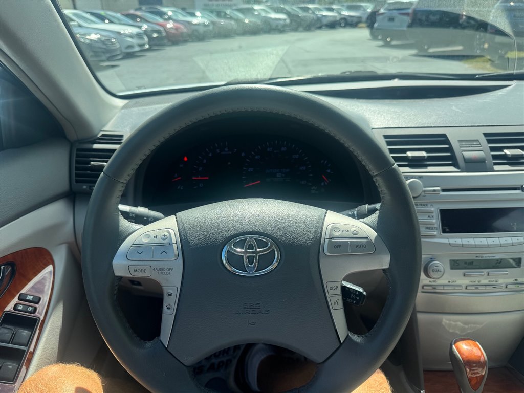 2010 Toyota Camry XLE photo 13