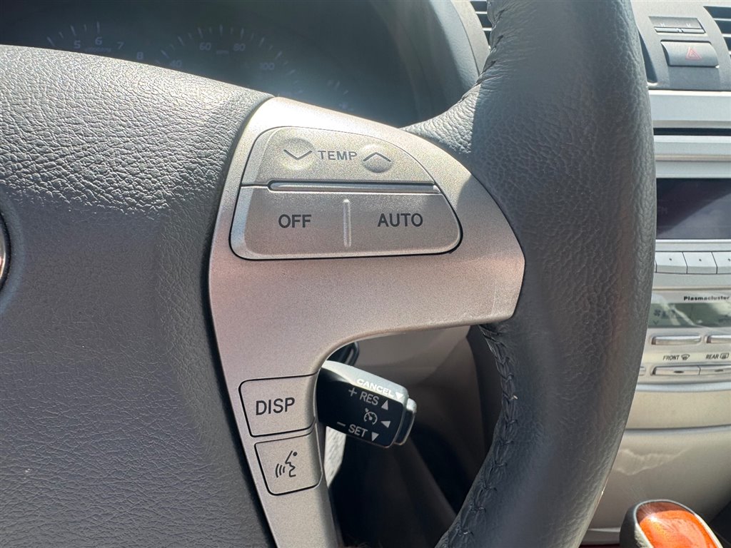 2010 Toyota Camry XLE photo 15