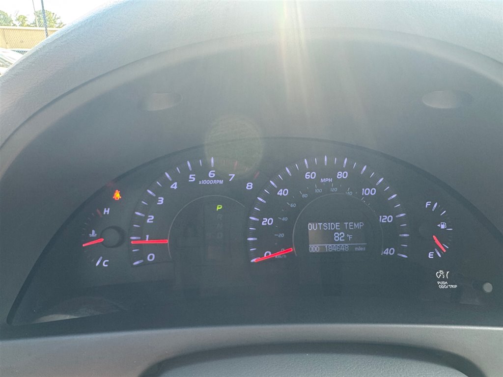 2010 Toyota Camry XLE photo 16