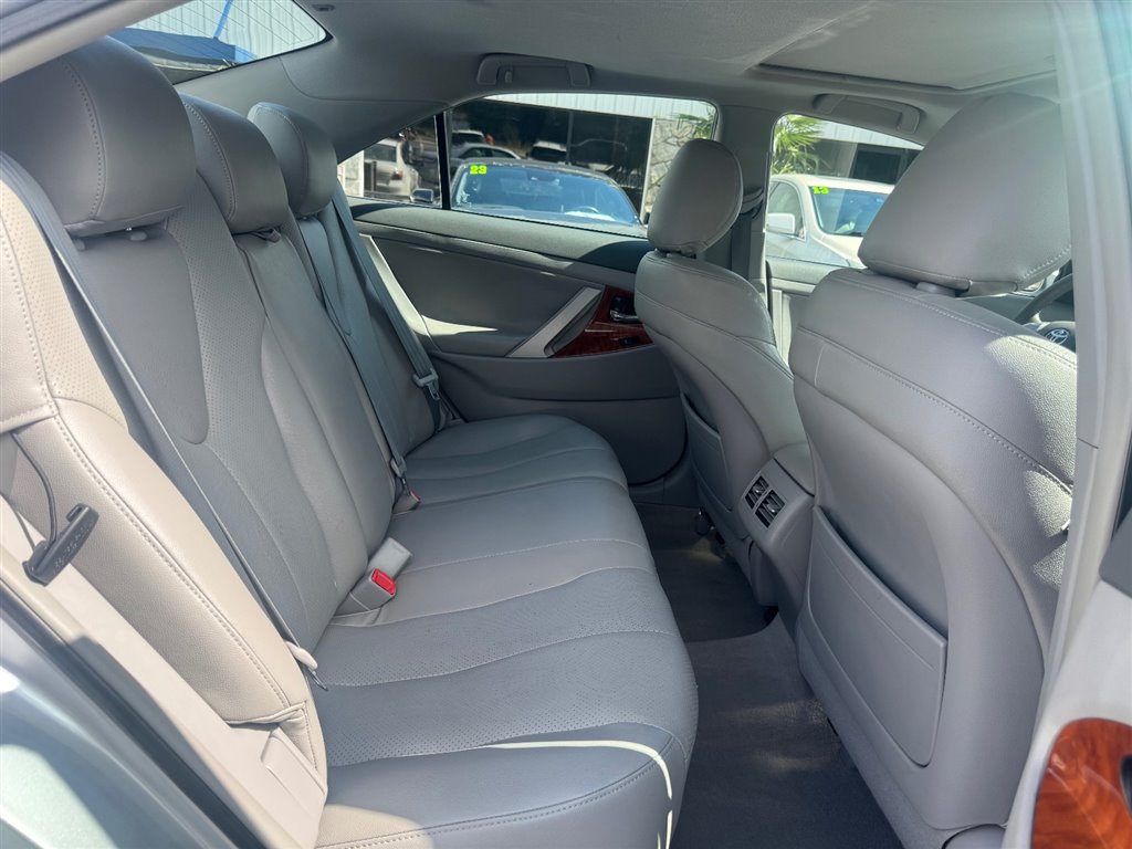2010 Toyota Camry XLE photo 21