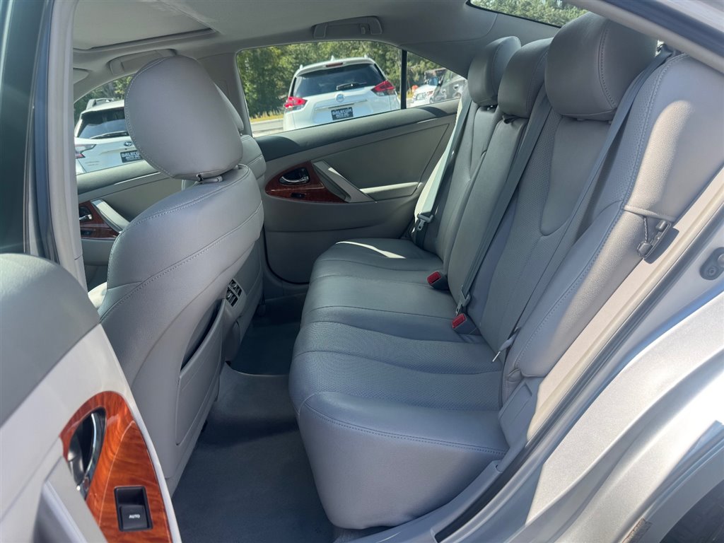 2010 Toyota Camry XLE photo 22