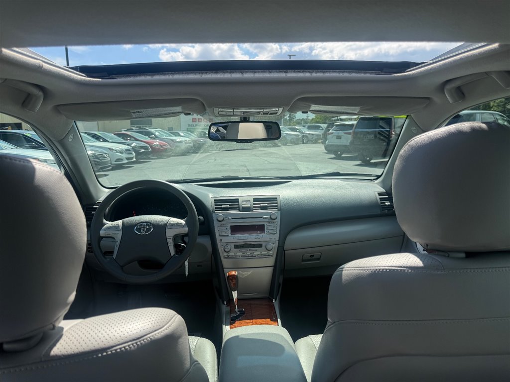 2010 Toyota Camry XLE photo 23