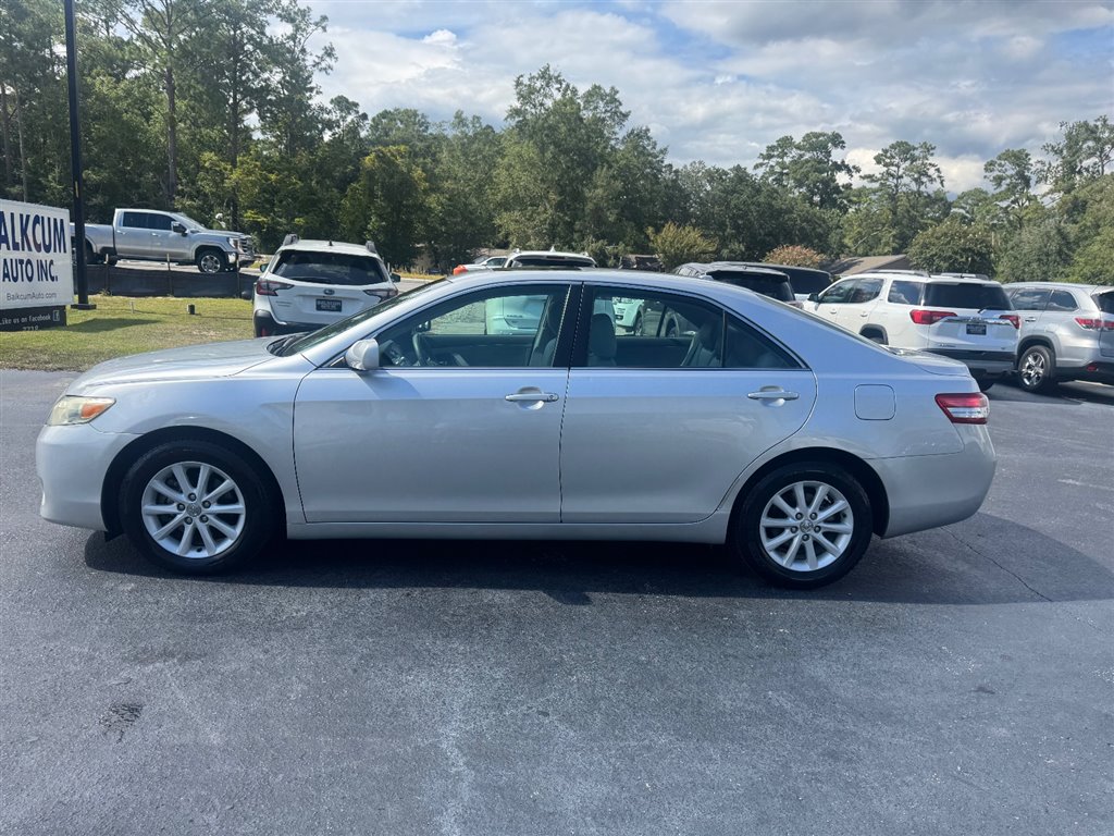 2010 Toyota Camry XLE photo 6