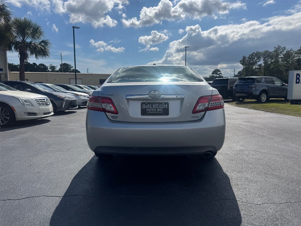 2010 Toyota Camry XLE photo 7