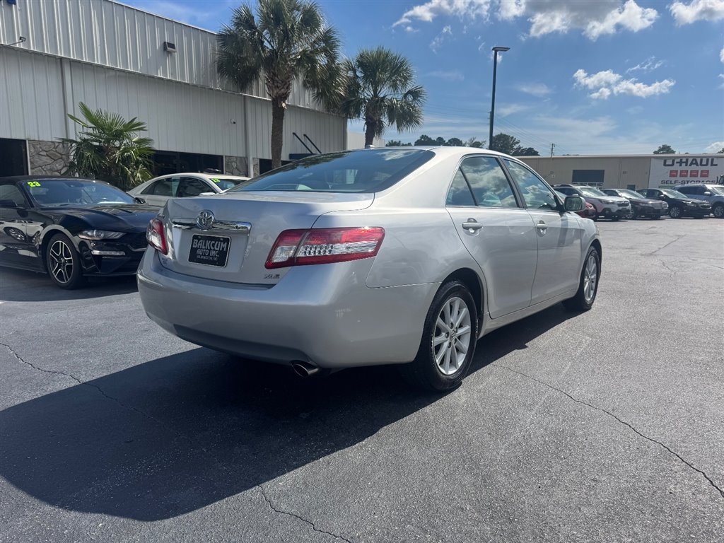 2010 Toyota Camry XLE photo 9
