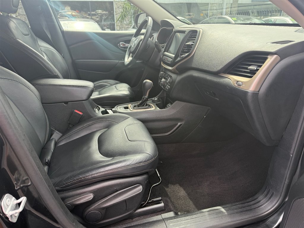 2016 Jeep Cherokee Limited photo 8