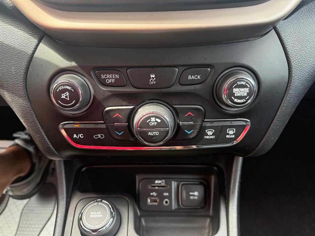 2016 Jeep Cherokee Limited photo 17
