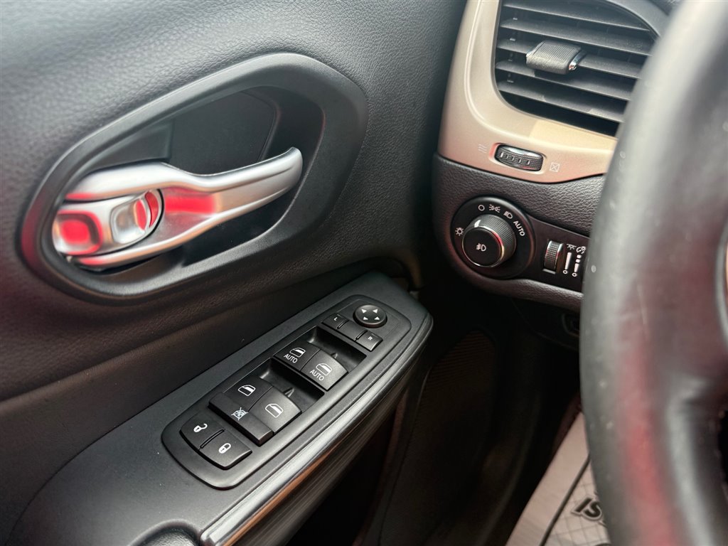 2016 Jeep Cherokee Limited photo 19