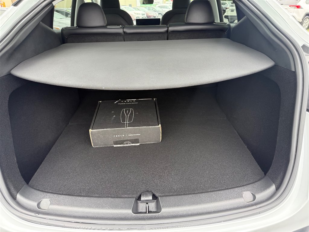 2024 Tesla Model Y Long Range photo 13