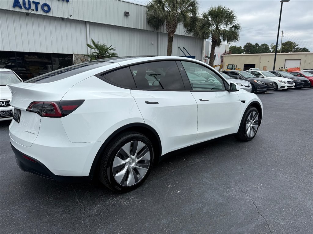 2024 Tesla Model Y Long Range photo 2