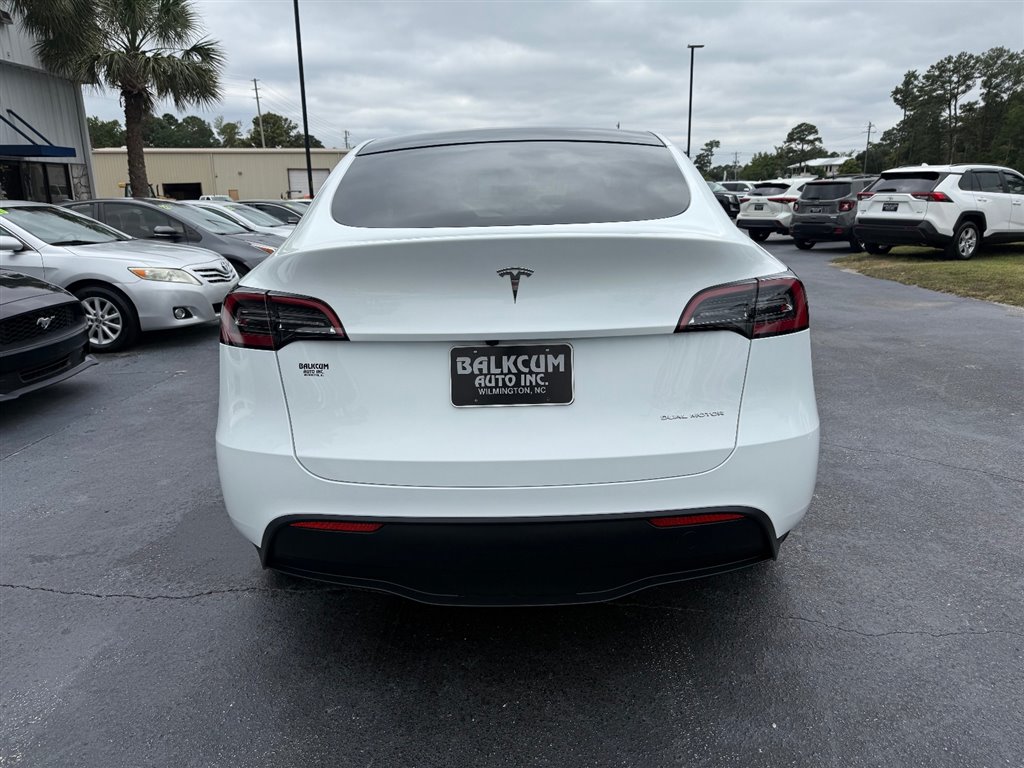 2024 Tesla Model Y Long Range photo 4