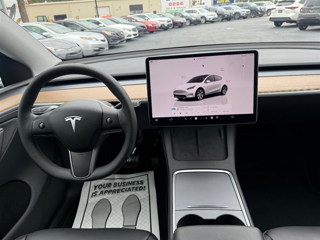 2024 Tesla Model Y Long Range photo 9