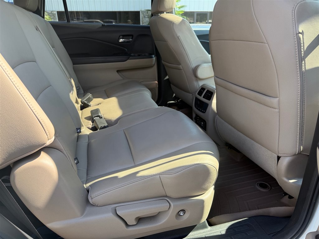 2016 Honda Pilot Touring photo 11