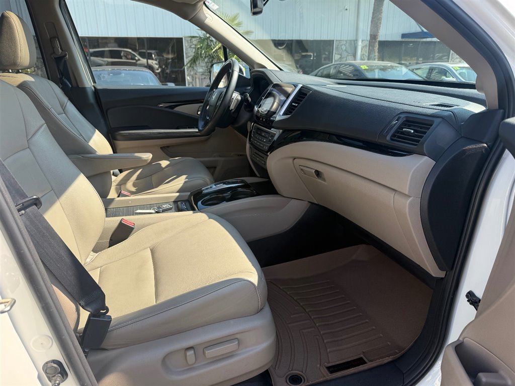2016 Honda Pilot Touring photo 12