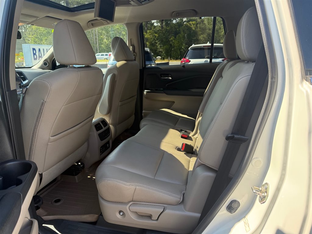 2016 Honda Pilot Touring photo 14