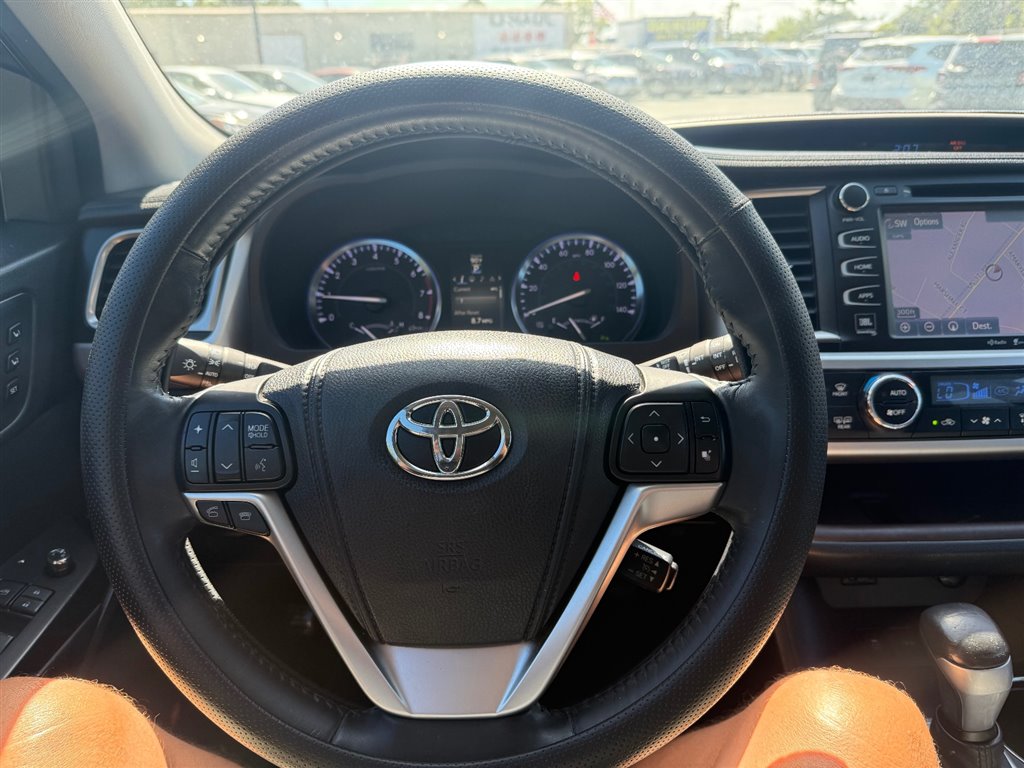2014 Toyota Highlander Limited photo 17