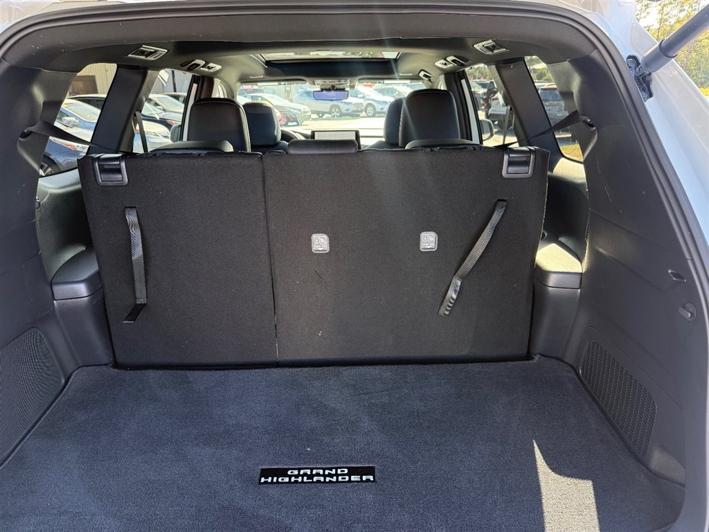 2025 Toyota Highlander Hybrid Limited photo 12